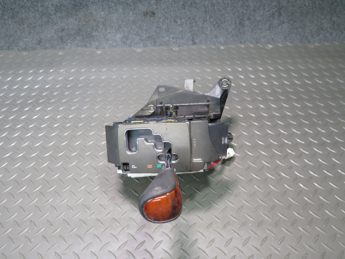 04-06 Lexus UCF30L LS430 A/T Automatic Transmission Shifter Assembly OEM