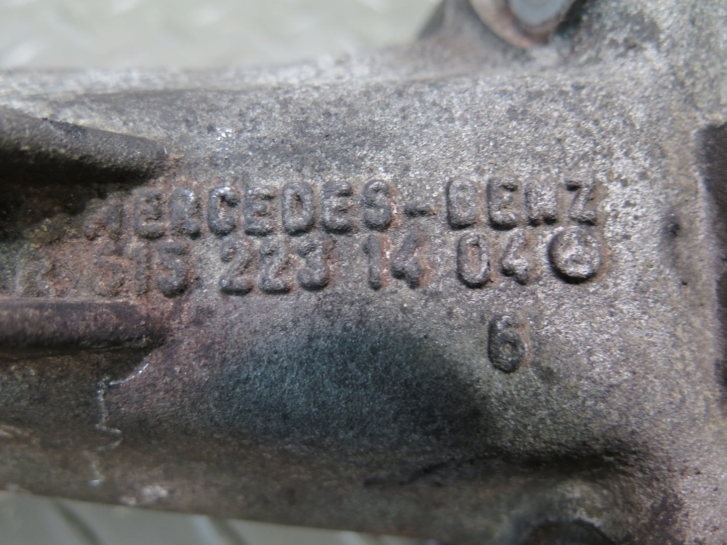 81-83 Mercedes W123 240D OM616 Diesel Engine Right Mount Bracket Support OEM