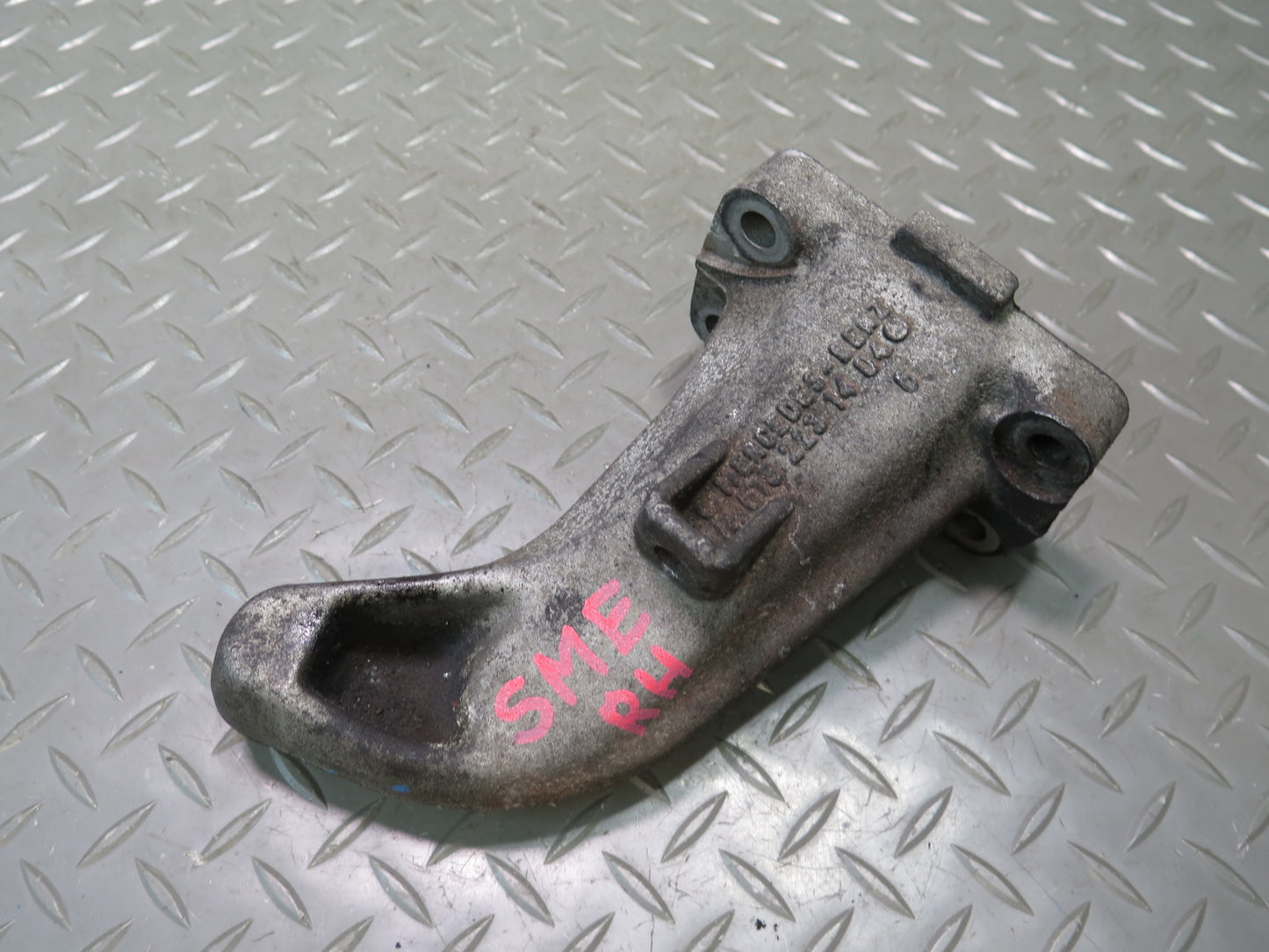 81-83 Mercedes W123 240D OM616 Diesel Engine Right Mount Bracket Support OEM