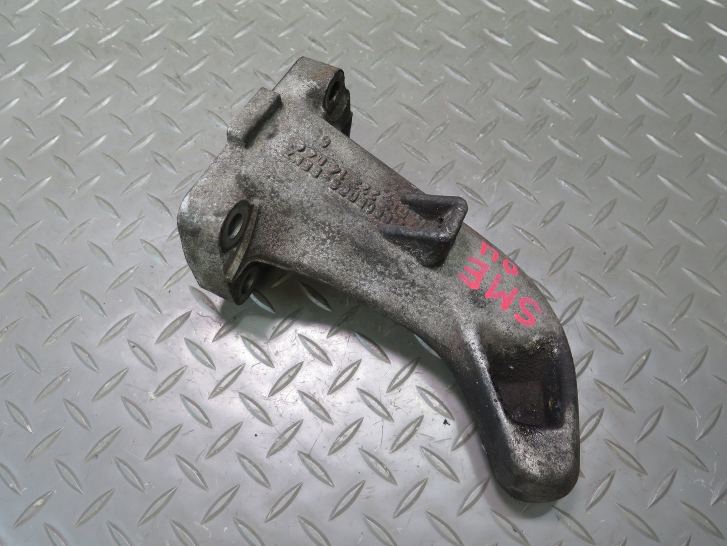 81-83 Mercedes W123 240D OM616 Diesel Engine Right Mount Bracket Support OEM