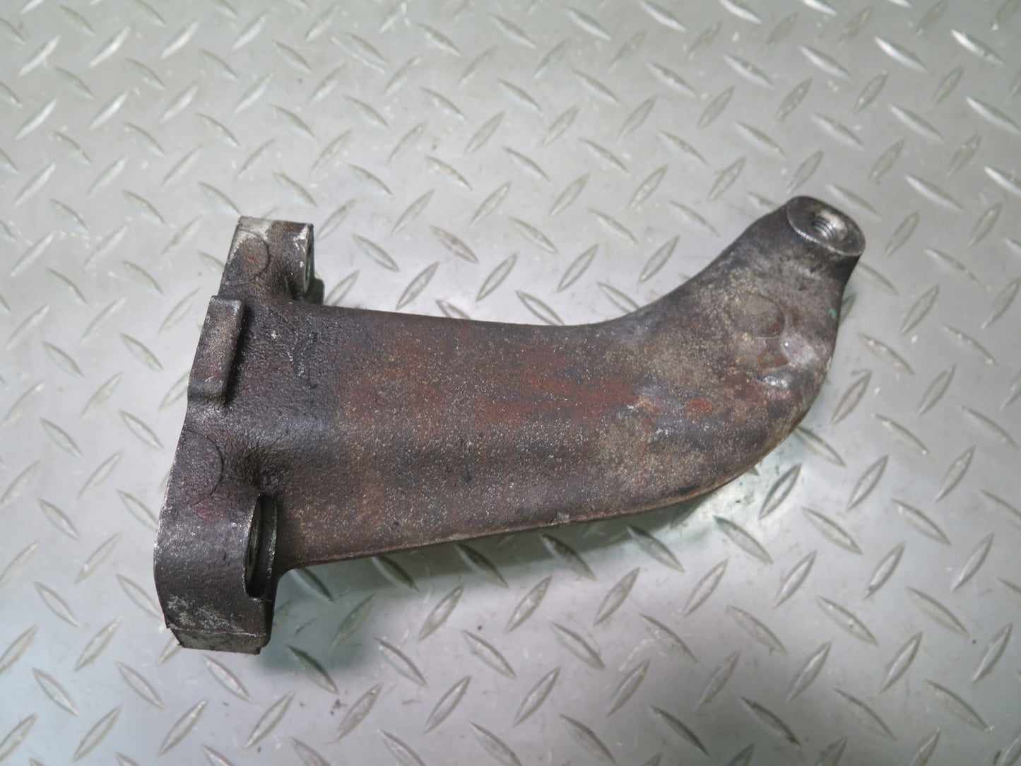 81-83 Mercedes W123 240D OM616 Diesel Engine Right Mount Bracket Support OEM