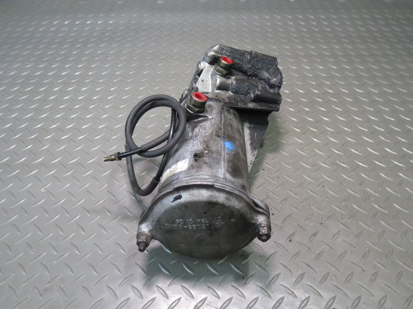 81-83 Mercedes W123 240D Diesel Engine Oil Filter Housing w Hose OEM