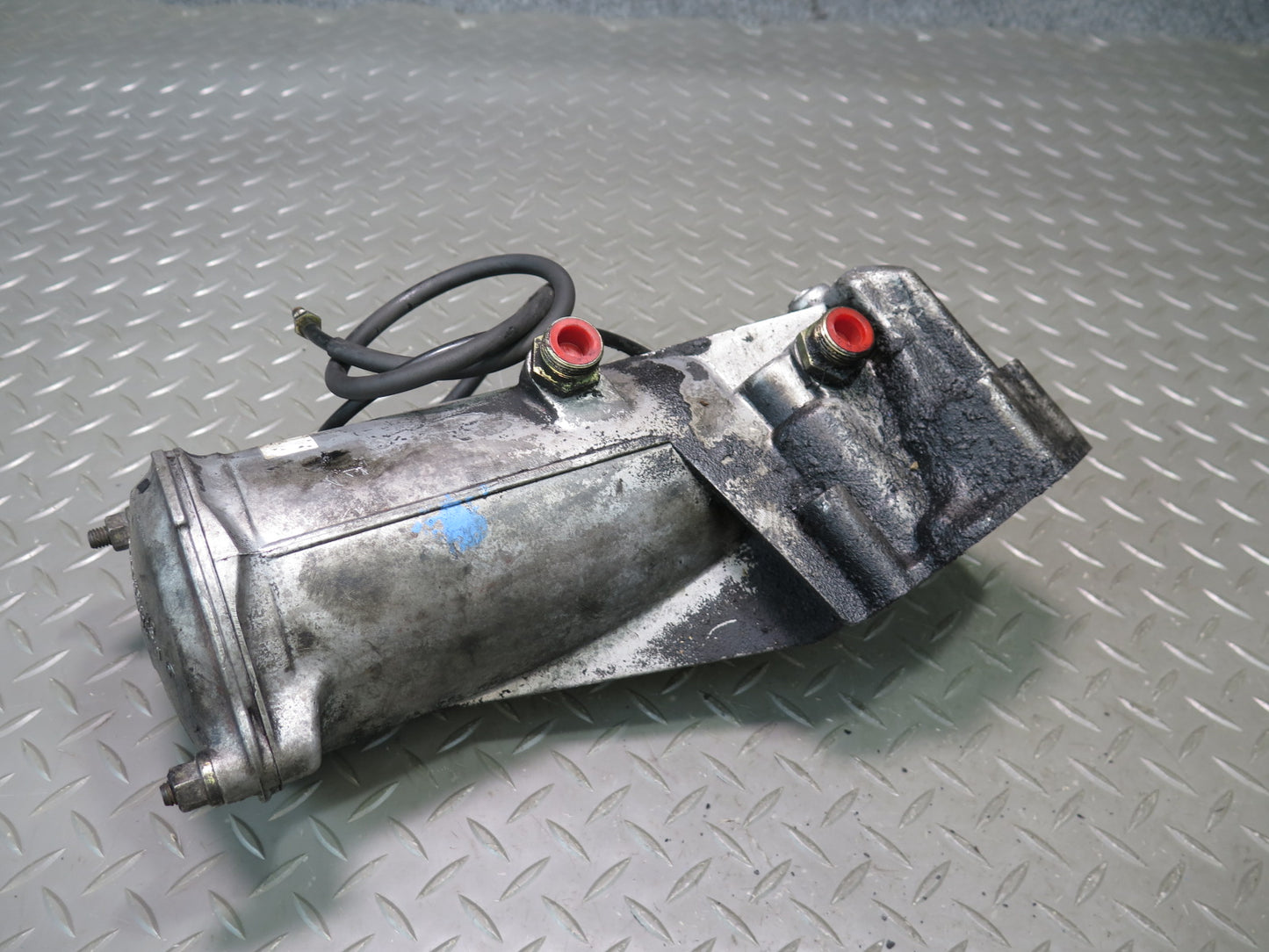 81-83 Mercedes W123 240D Diesel Engine Oil Filter Housing w Hose OEM