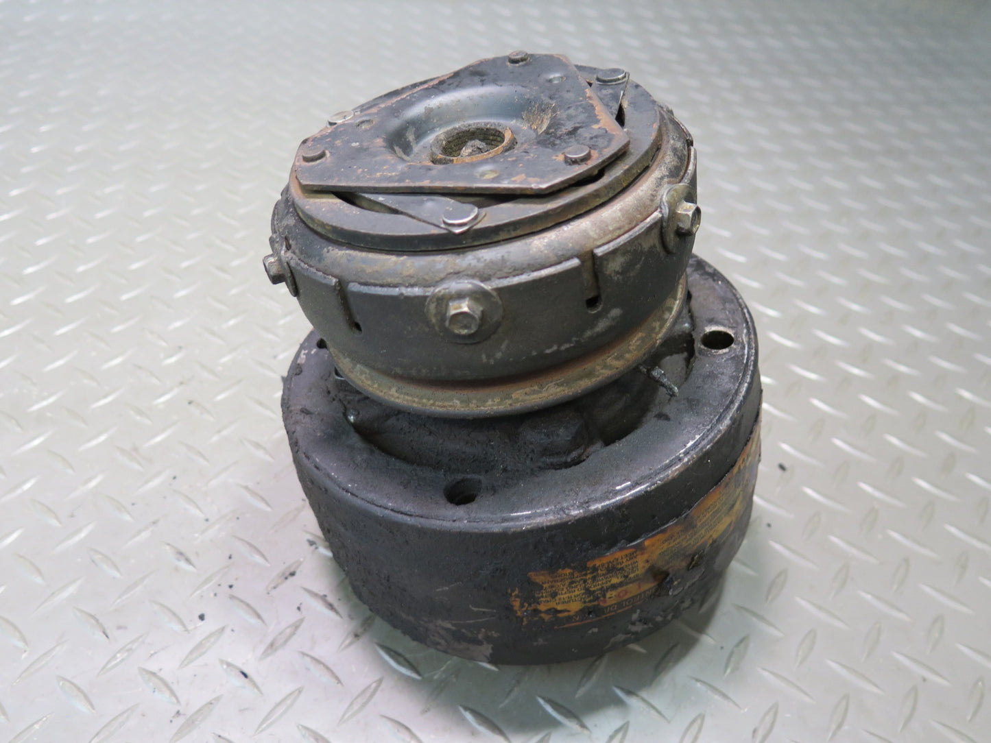 81-83 Mercedes W123 240D A/C Air Condition Compressor OEM