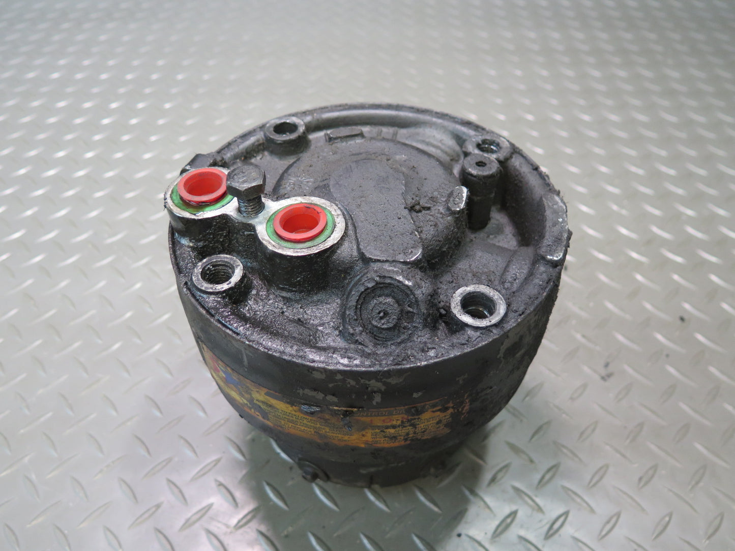 81-83 Mercedes W123 240D A/C Air Condition Compressor OEM