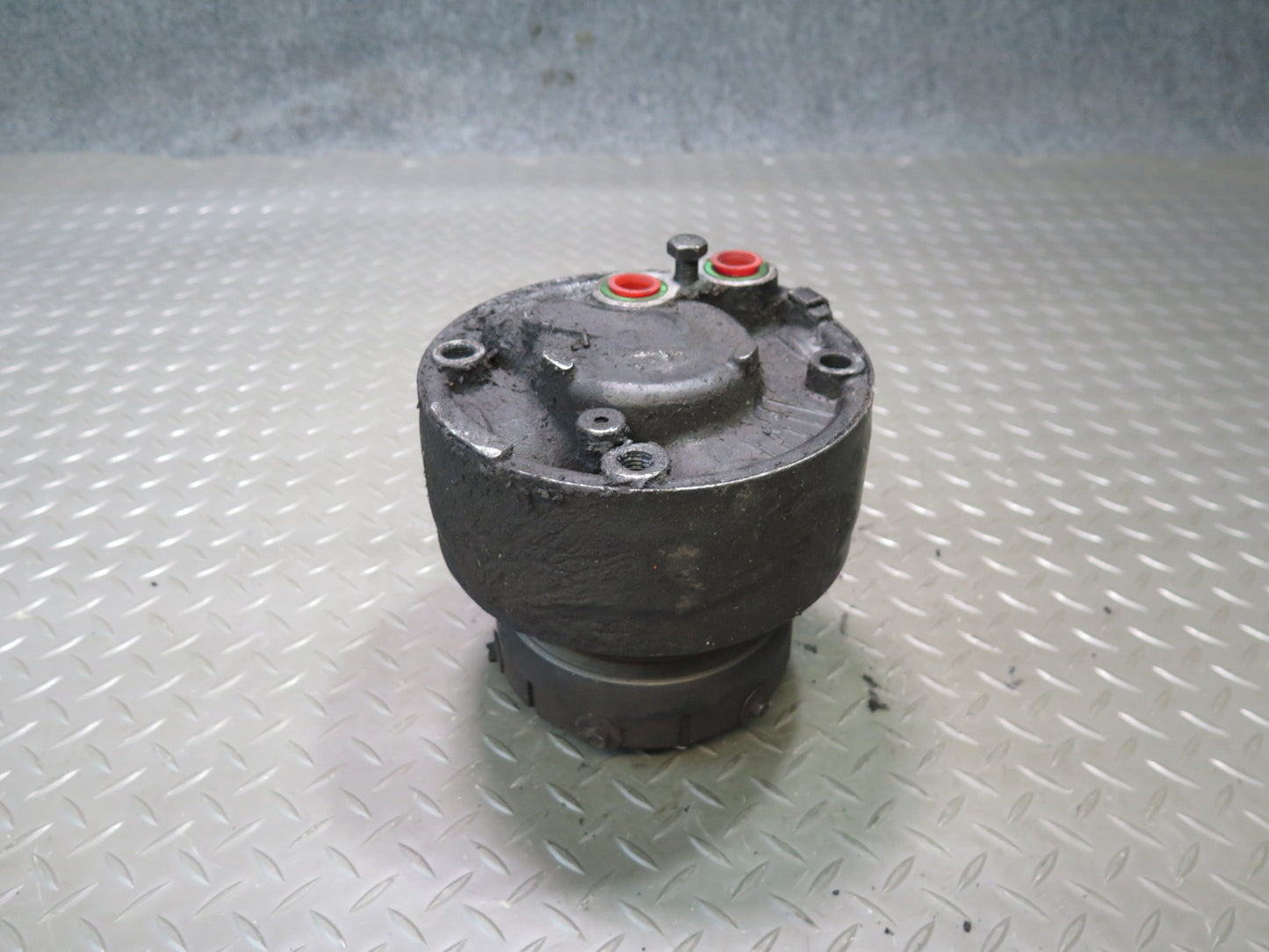 81-83 Mercedes W123 240D A/C Air Condition Compressor OEM