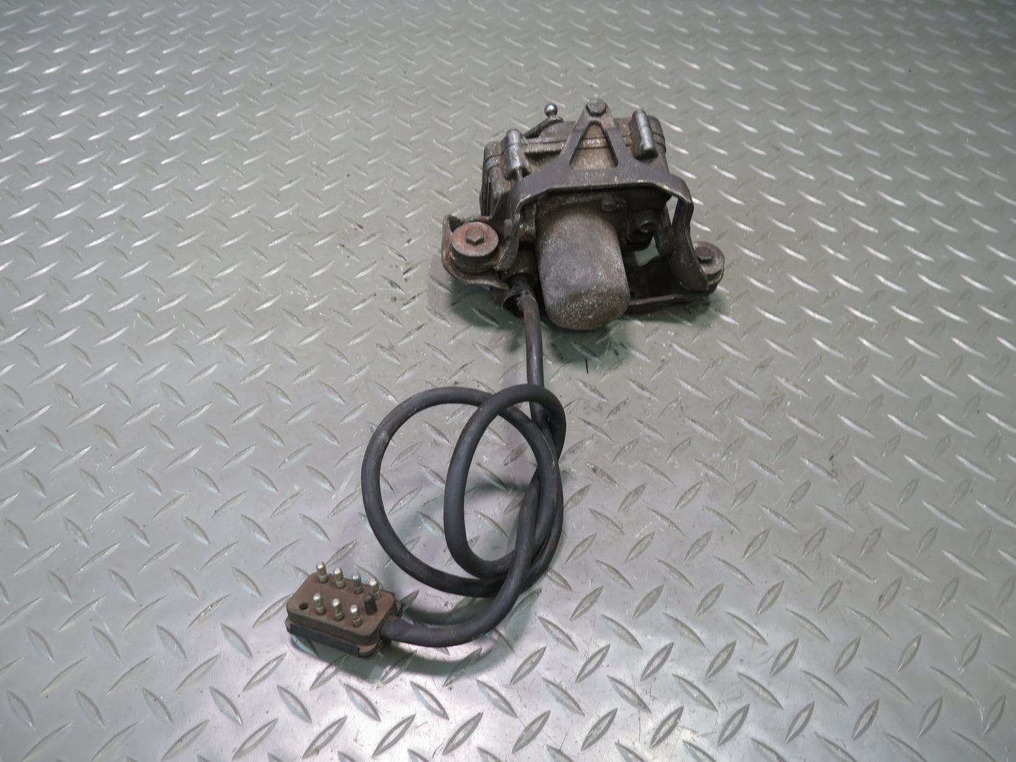 81-83 Mercedes W123 240D Cruise Control Servo Actuator Motor OEM