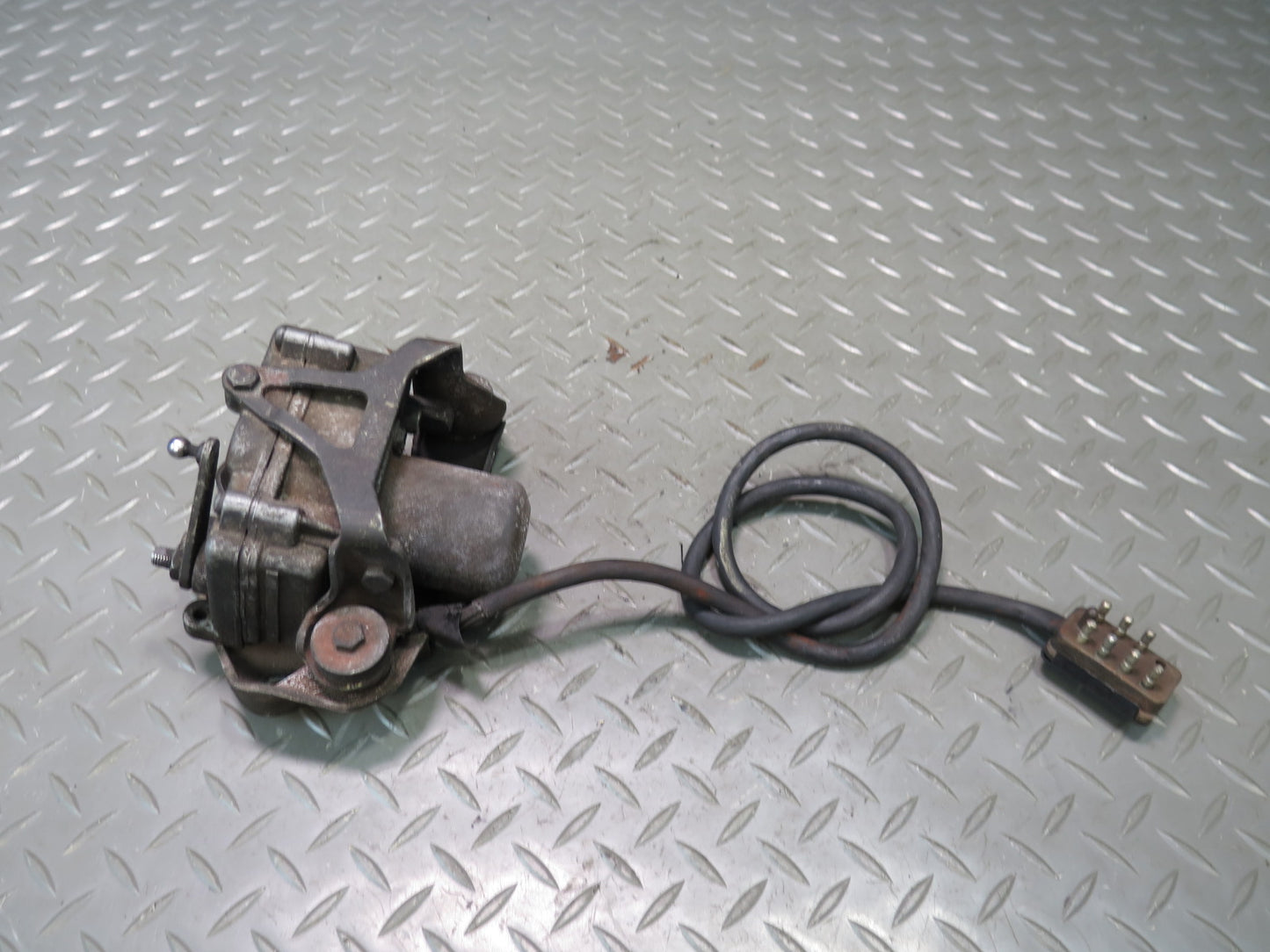 81-83 Mercedes W123 240D Cruise Control Servo Actuator Motor OEM