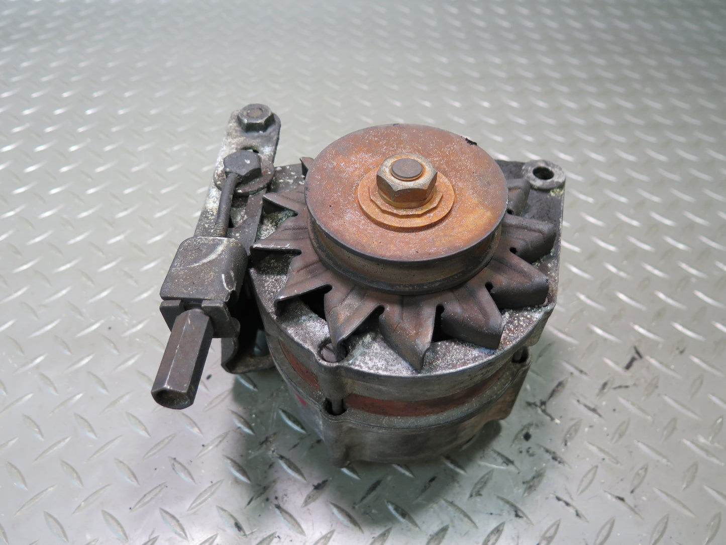 81-83 Mercedes W123 240D 55AMP Engine Alternator Generator 0120489917 OEM