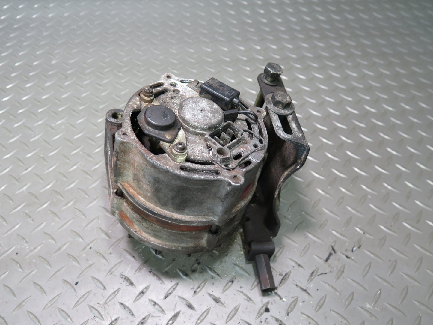 81-83 Mercedes W123 240D 55AMP Engine Alternator Generator 0120489917 OEM