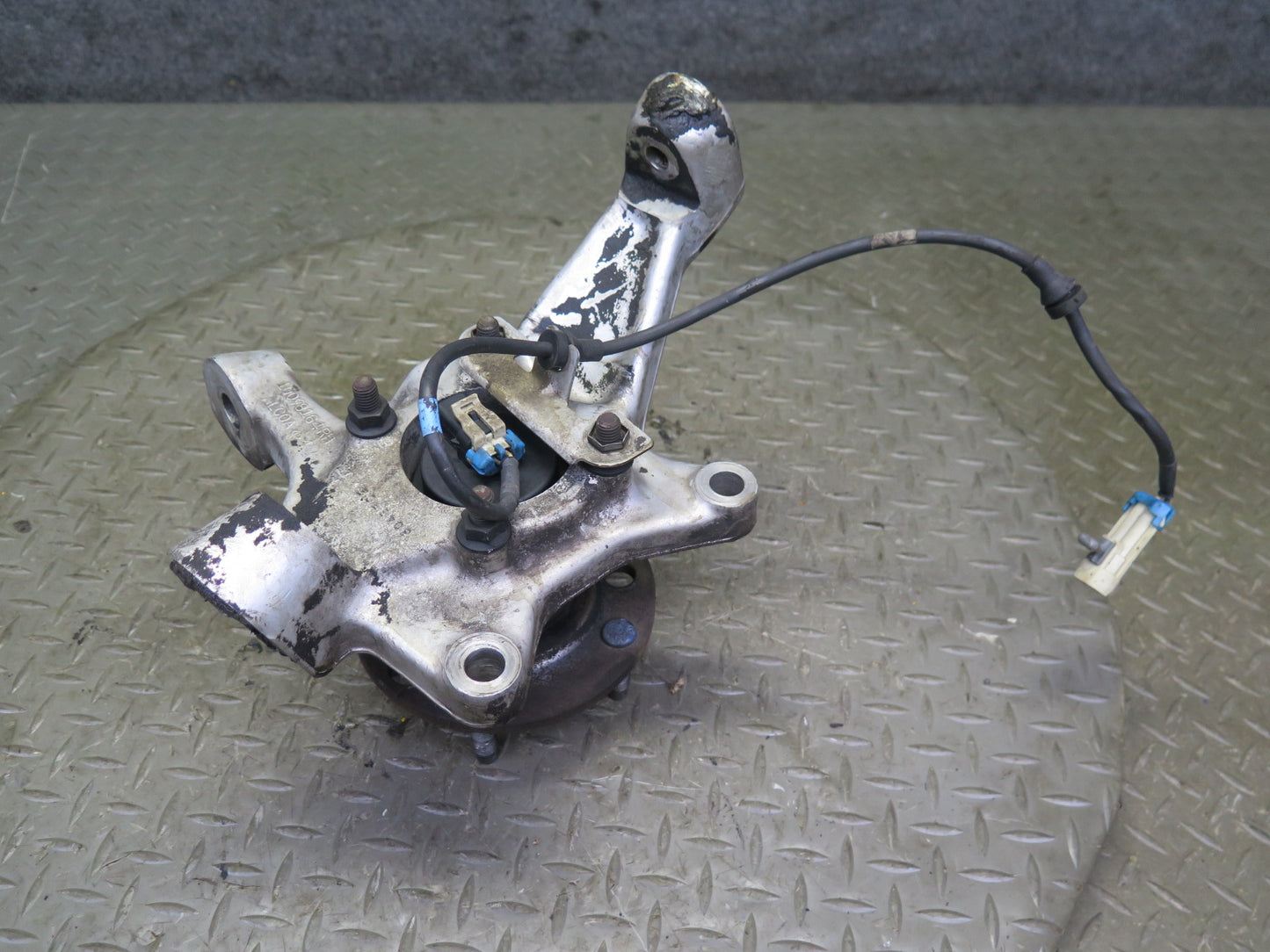 91-96 Chevrolet Corvette C4 Front Right Spindle Knuckle Wheel Hub Bearing OEM