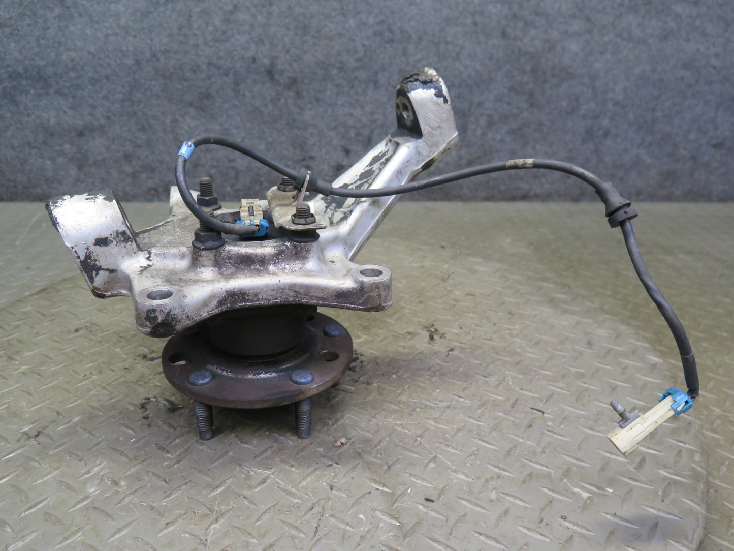 91-96 Chevrolet Corvette C4 Front Right Spindle Knuckle Wheel Hub Bearing OEM