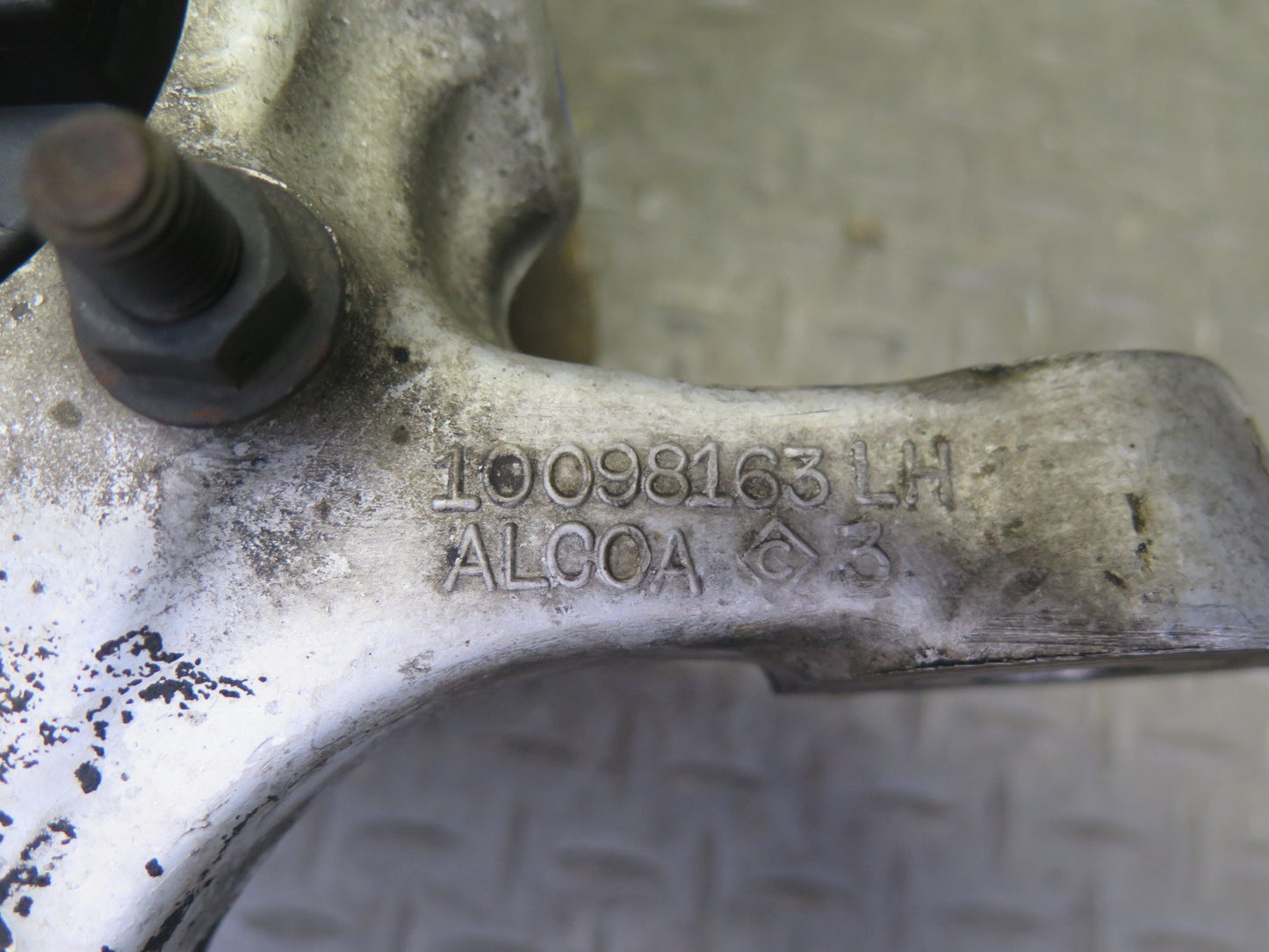 91-96 Chevrolet Corvette C4 Front Left Spindle Knuckle Wheel Hub Bearing OEM