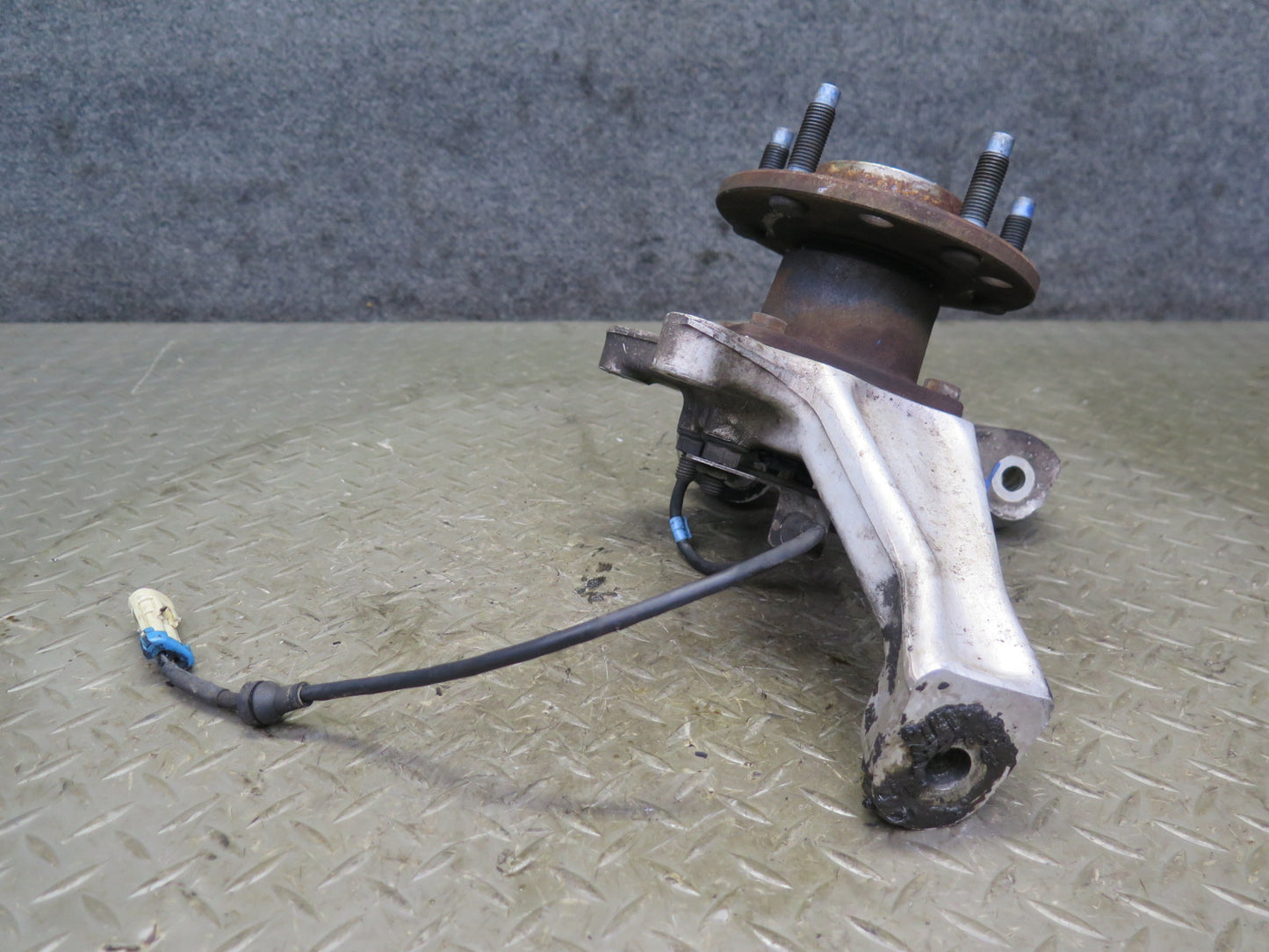 91-96 Chevrolet Corvette C4 Front Left Spindle Knuckle Wheel Hub Bearing OEM