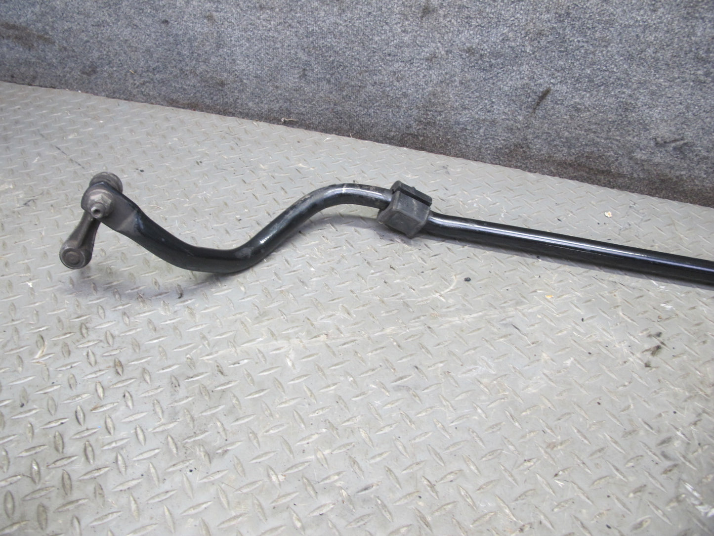 2004-2009 Cadillac XLR Front Anti Roll Stabilizer Sway Bar W/ Link Assembly