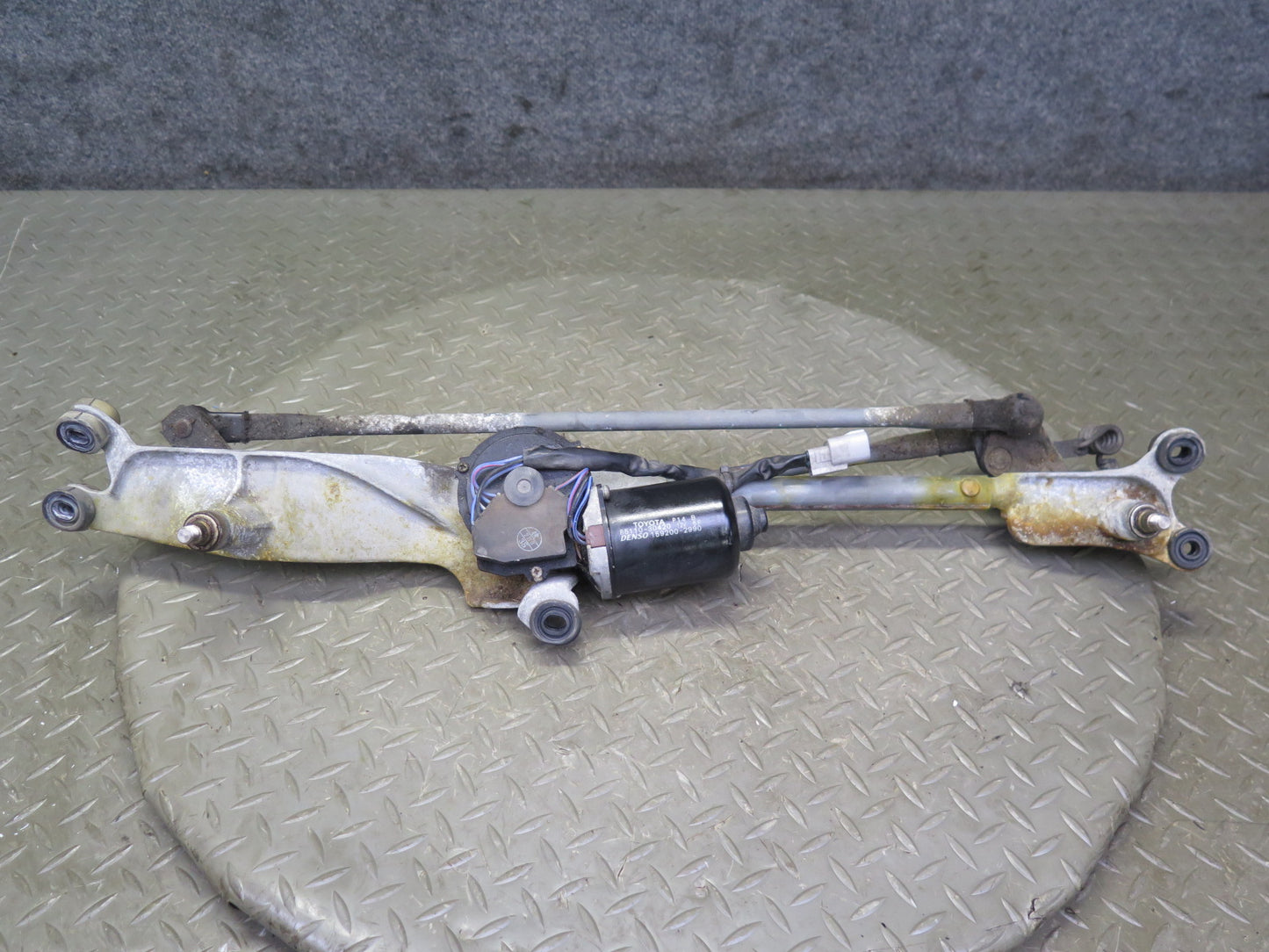 01-05 Lexus GS300 GS430 Windshield Wiper Transmission Linkage w Motor OEM