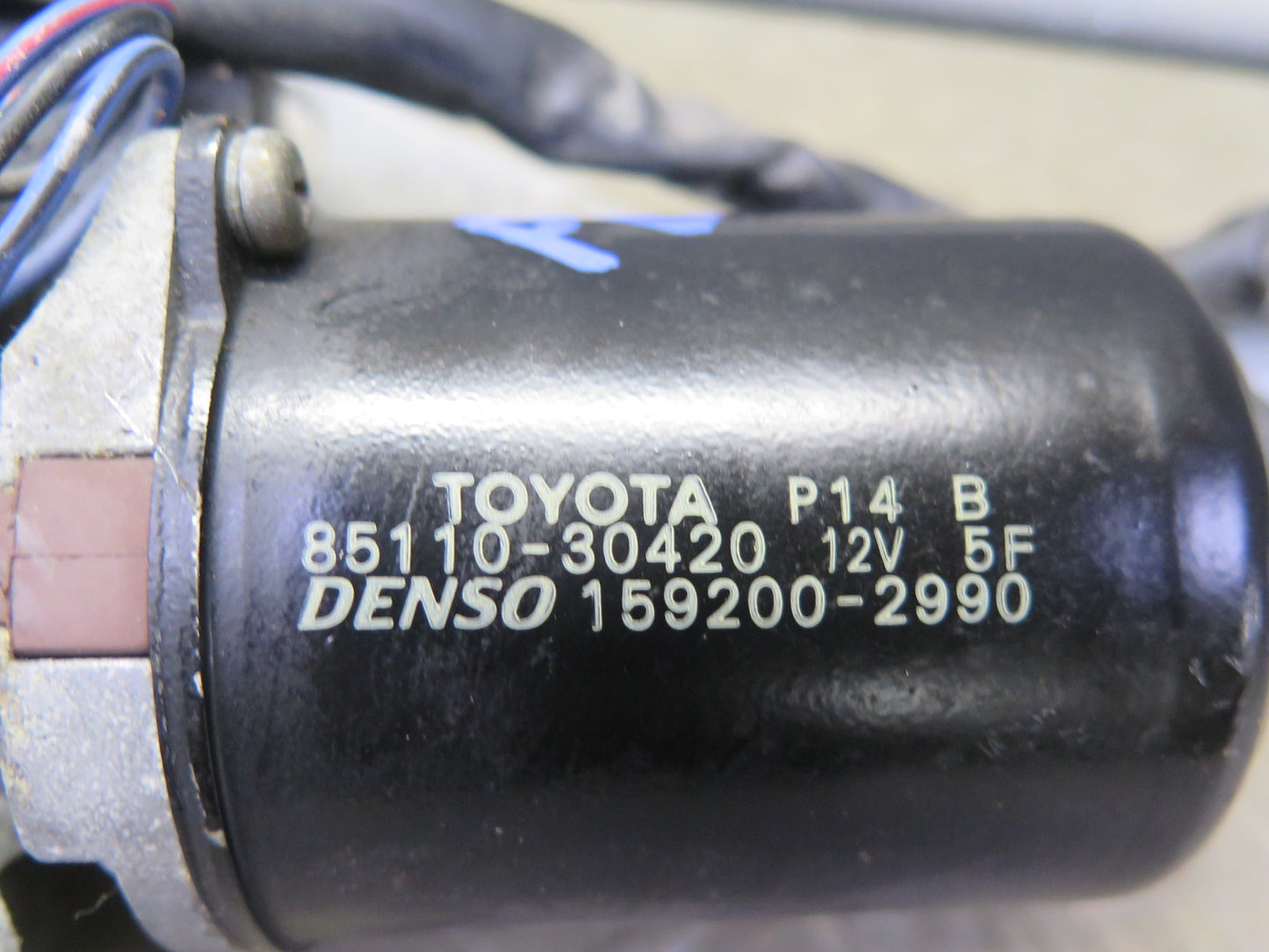 01-05 Lexus GS300 GS430 Windshield Wiper Transmission Linkage w Motor OEM