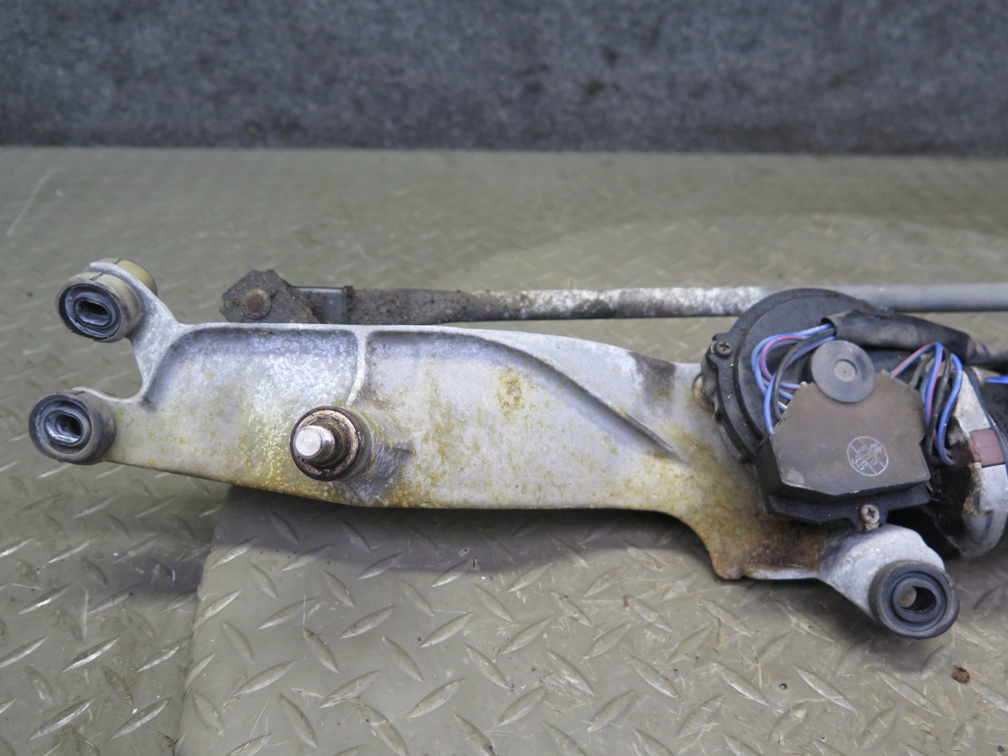 01-05 Lexus GS300 GS430 Windshield Wiper Transmission Linkage w Motor OEM