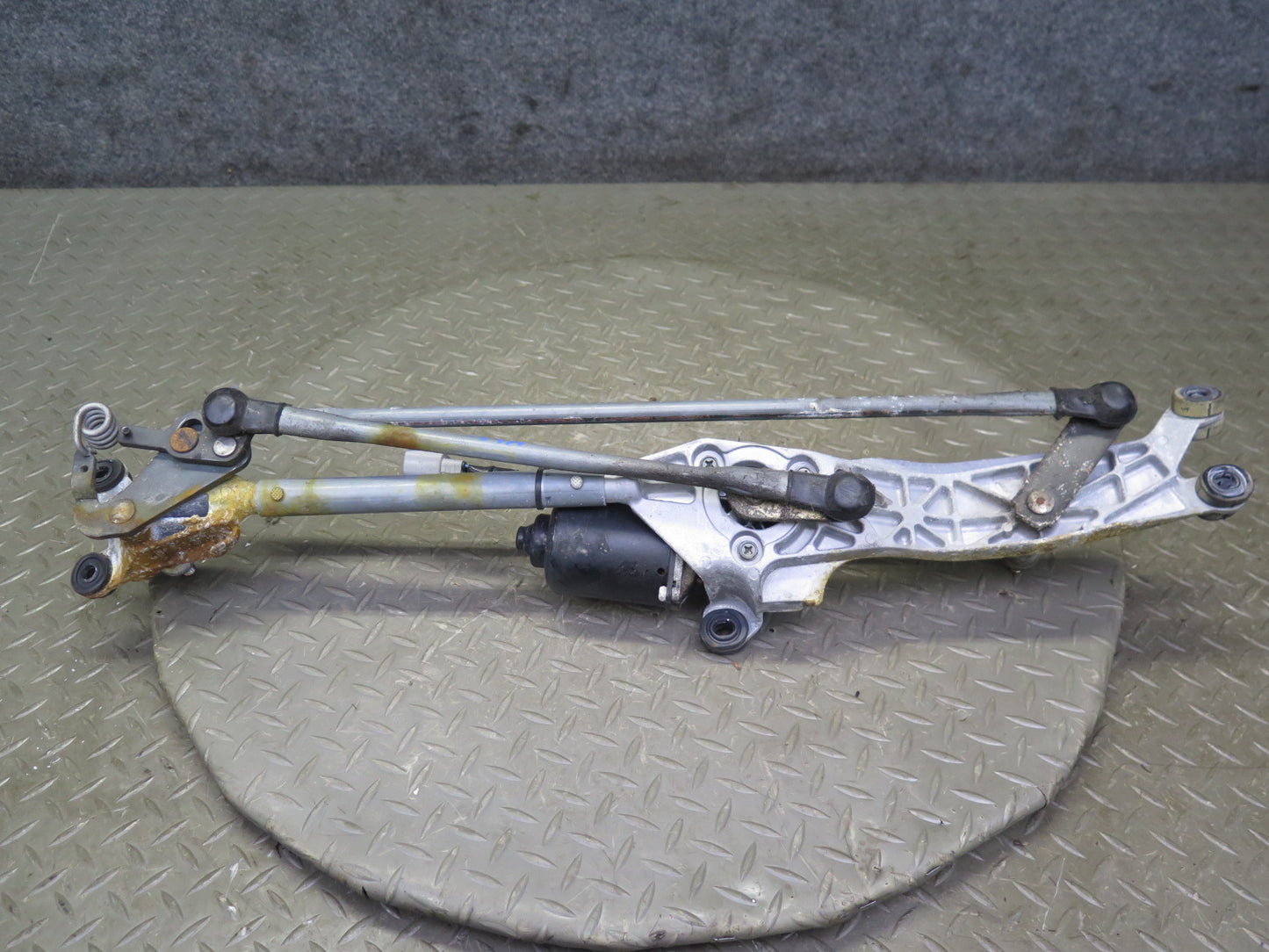 01-05 Lexus GS300 GS430 Windshield Wiper Transmission Linkage w Motor OEM