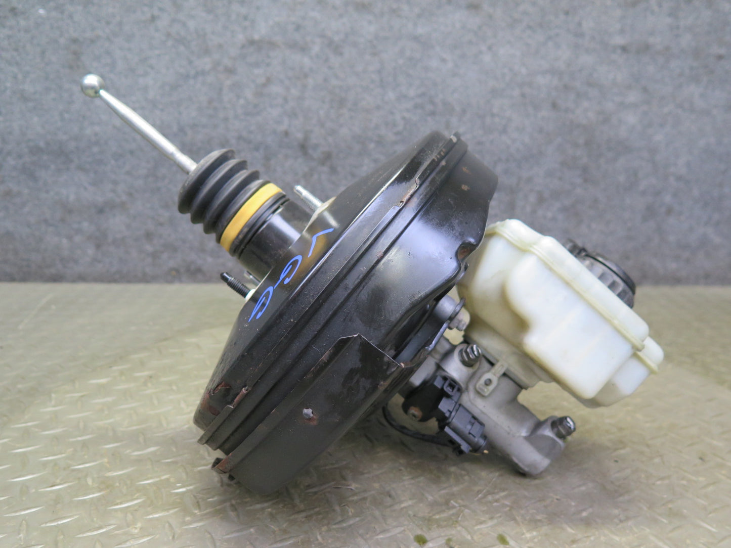 12-13 Volkswagen Golf R MK6 Brake Master Cylinder Booster Fluid Reservoir OEM