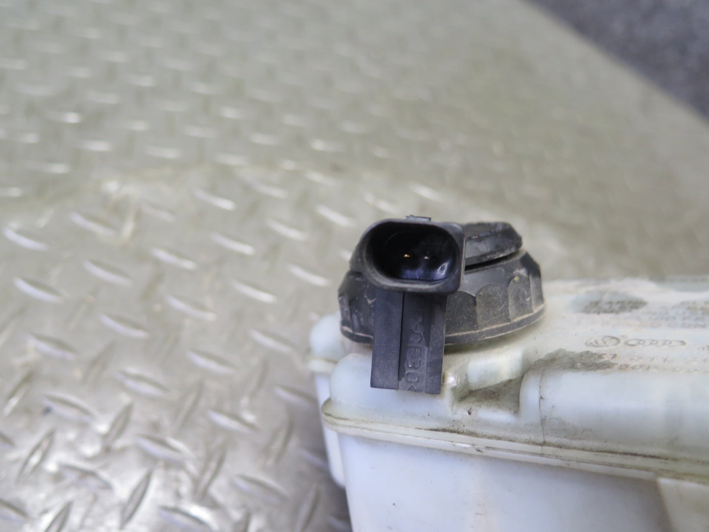 12-13 Volkswagen Golf R MK6 Brake Master Cylinder Booster Fluid Reservoir OEM
