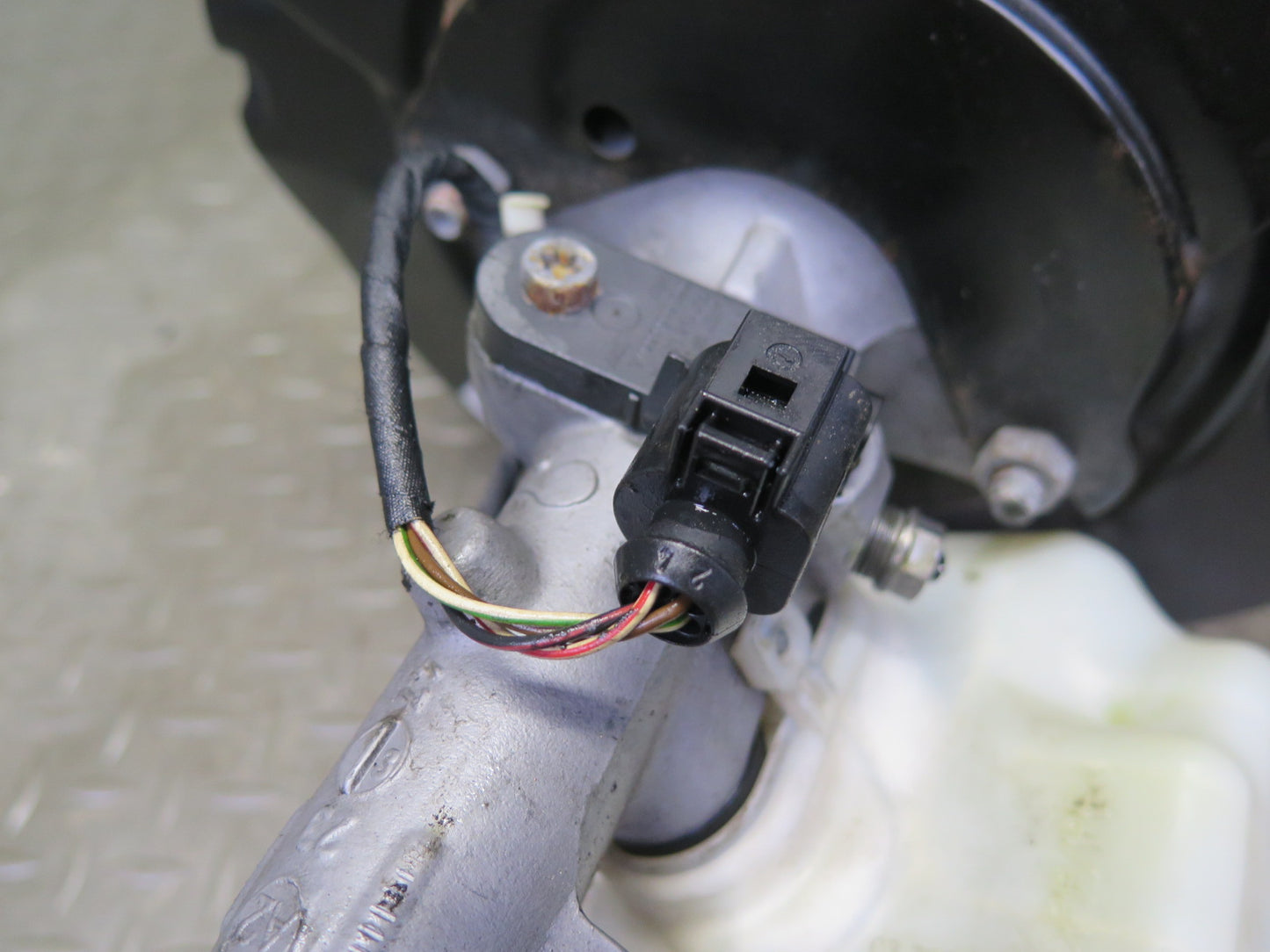 12-13 Volkswagen Golf R MK6 Brake Master Cylinder Booster Fluid Reservoir OEM