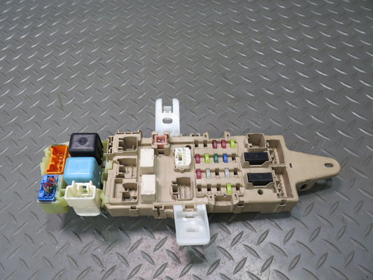 01-05 Lexus UZS161L GS430 GS300 Dash Right Fuse Relay Box Module OEM