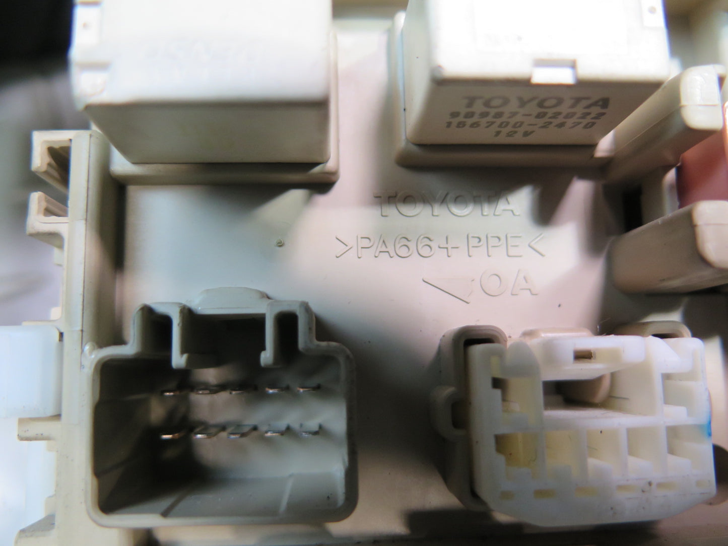 01-05 Lexus UZS161L GS430 GS300 Dash Right Fuse Relay Box Module OEM