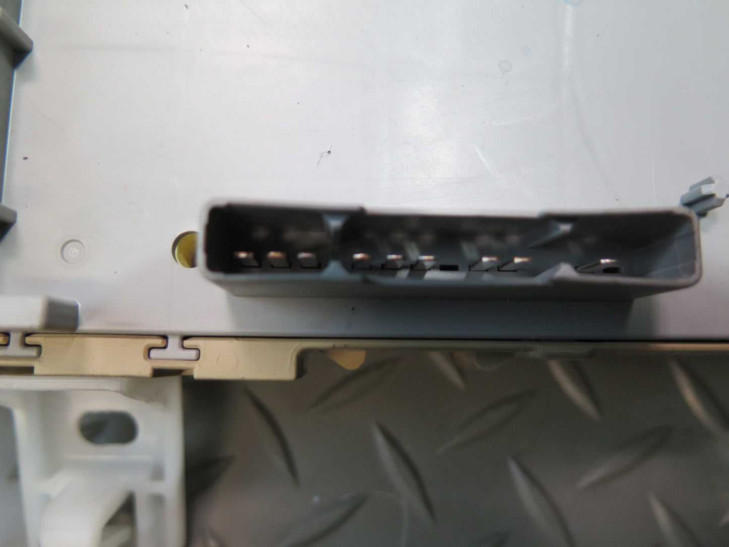 01-05 Lexus UZS161L GS430 GS300 Dash Right Fuse Relay Box Module OEM