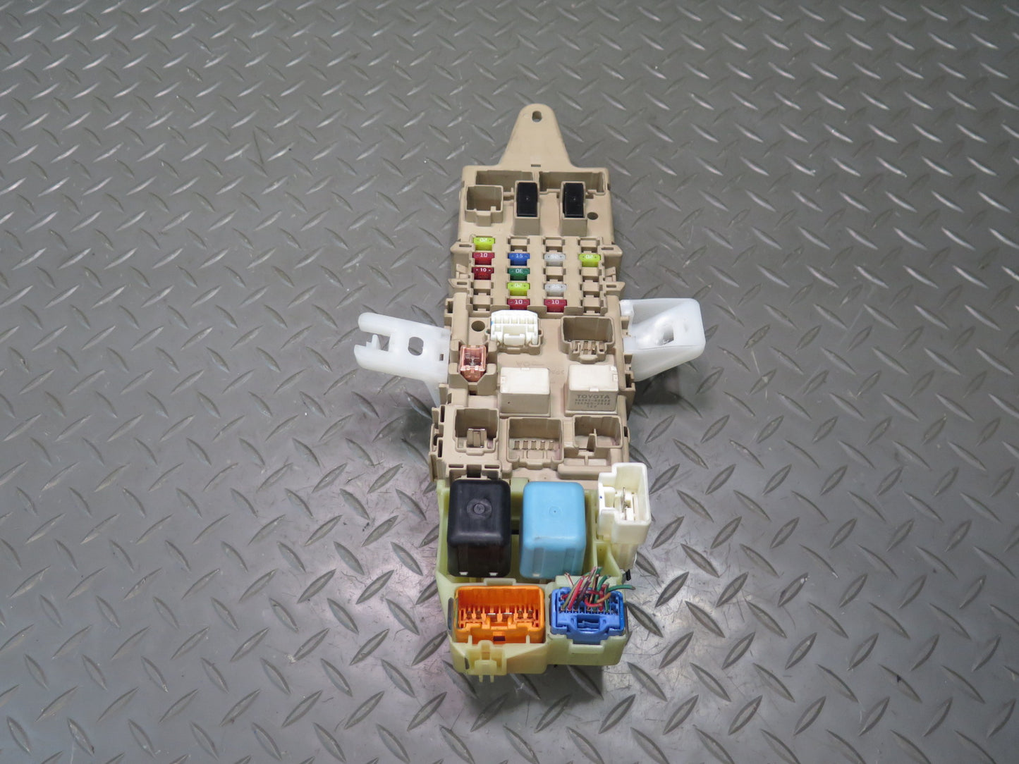 01-05 Lexus UZS161L GS430 GS300 Dash Right Fuse Relay Box Module OEM