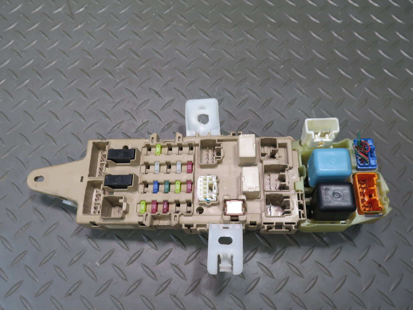 01-05 Lexus UZS161L GS430 GS300 Dash Right Fuse Relay Box Module OEM