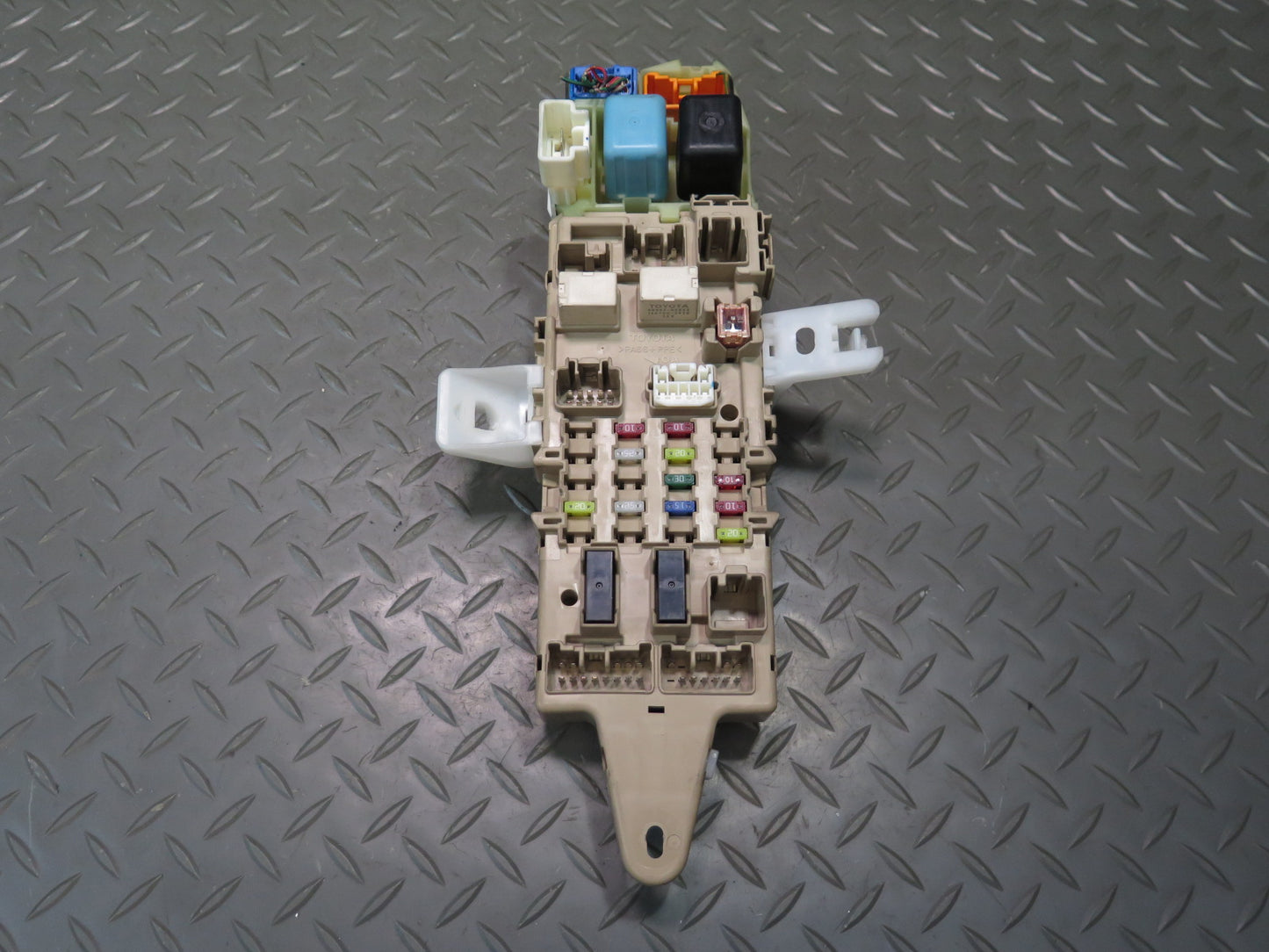 01-05 Lexus UZS161L GS430 GS300 Dash Right Fuse Relay Box Module OEM