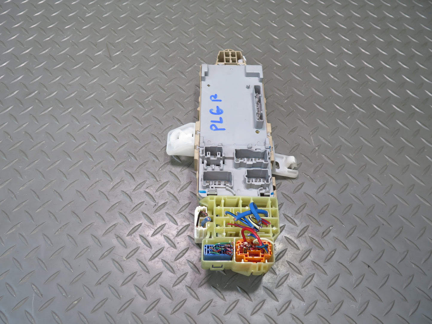 01-05 Lexus UZS161L GS430 GS300 Dash Right Fuse Relay Box Module OEM