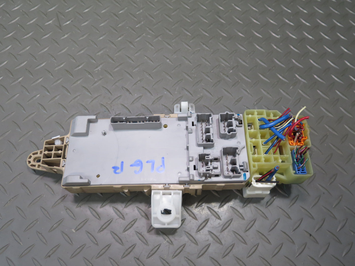 01-05 Lexus UZS161L GS430 GS300 Dash Right Fuse Relay Box Module OEM
