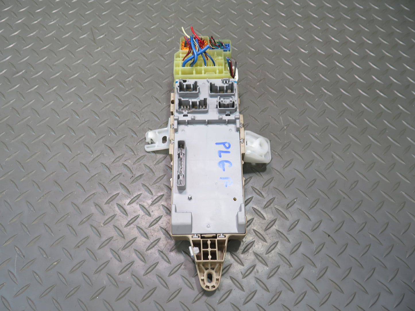 01-05 Lexus UZS161L GS430 GS300 Dash Right Fuse Relay Box Module OEM