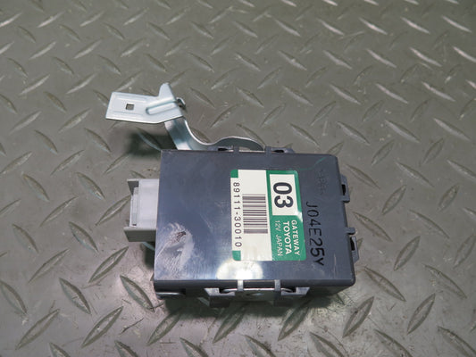 01-05 Lexus UZS161L GS300 GS430 Network Gateway Control Module 89111-30010 OEM