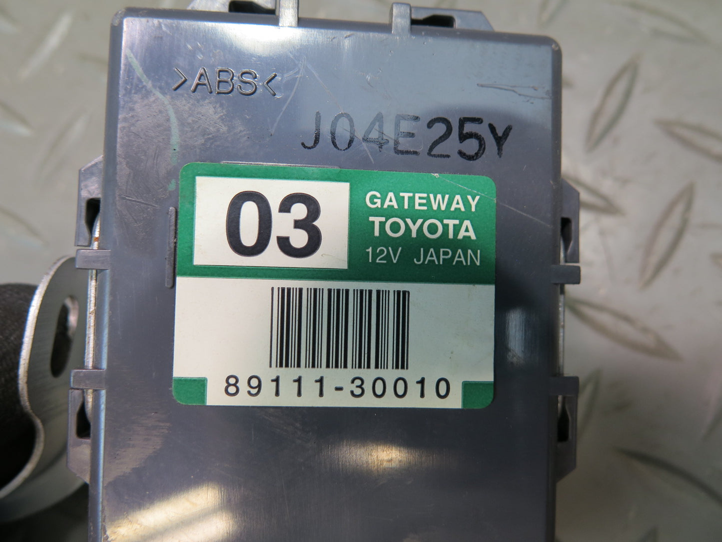 01-05 Lexus UZS161L GS300 GS430 Network Gateway Control Module 89111-30010 OEM