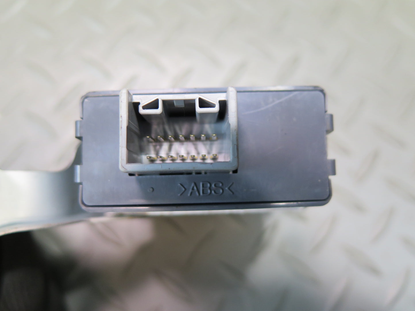 01-05 Lexus UZS161L GS300 GS430 Network Gateway Control Module 89111-30010 OEM