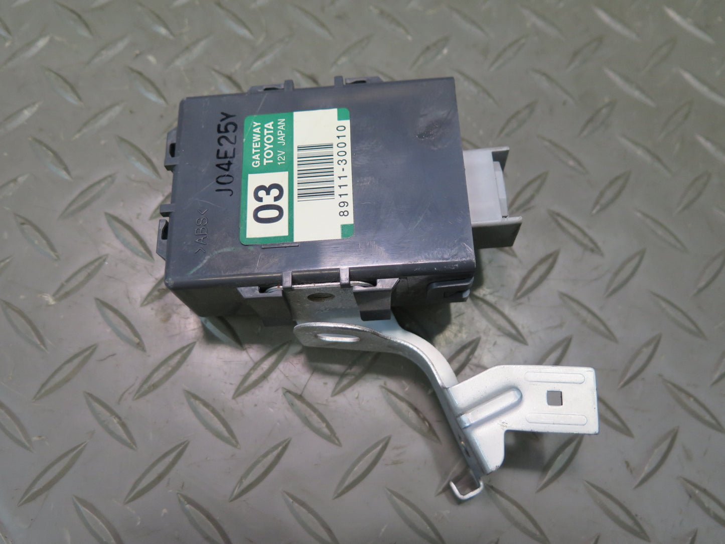 01-05 Lexus UZS161L GS300 GS430 Network Gateway Control Module 89111-30010 OEM