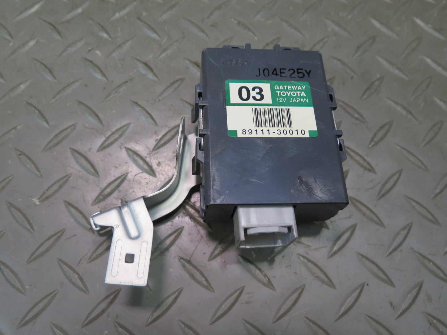 01-05 Lexus UZS161L GS300 GS430 Network Gateway Control Module 89111-30010 OEM