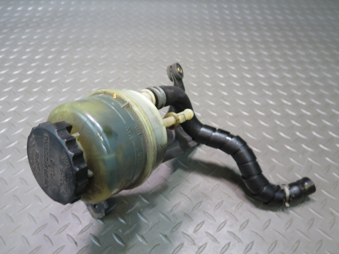 98-05 Lexus UZS161L GS430 Power Steering Fluid Reservoir Bottle Tank w Hose OEM