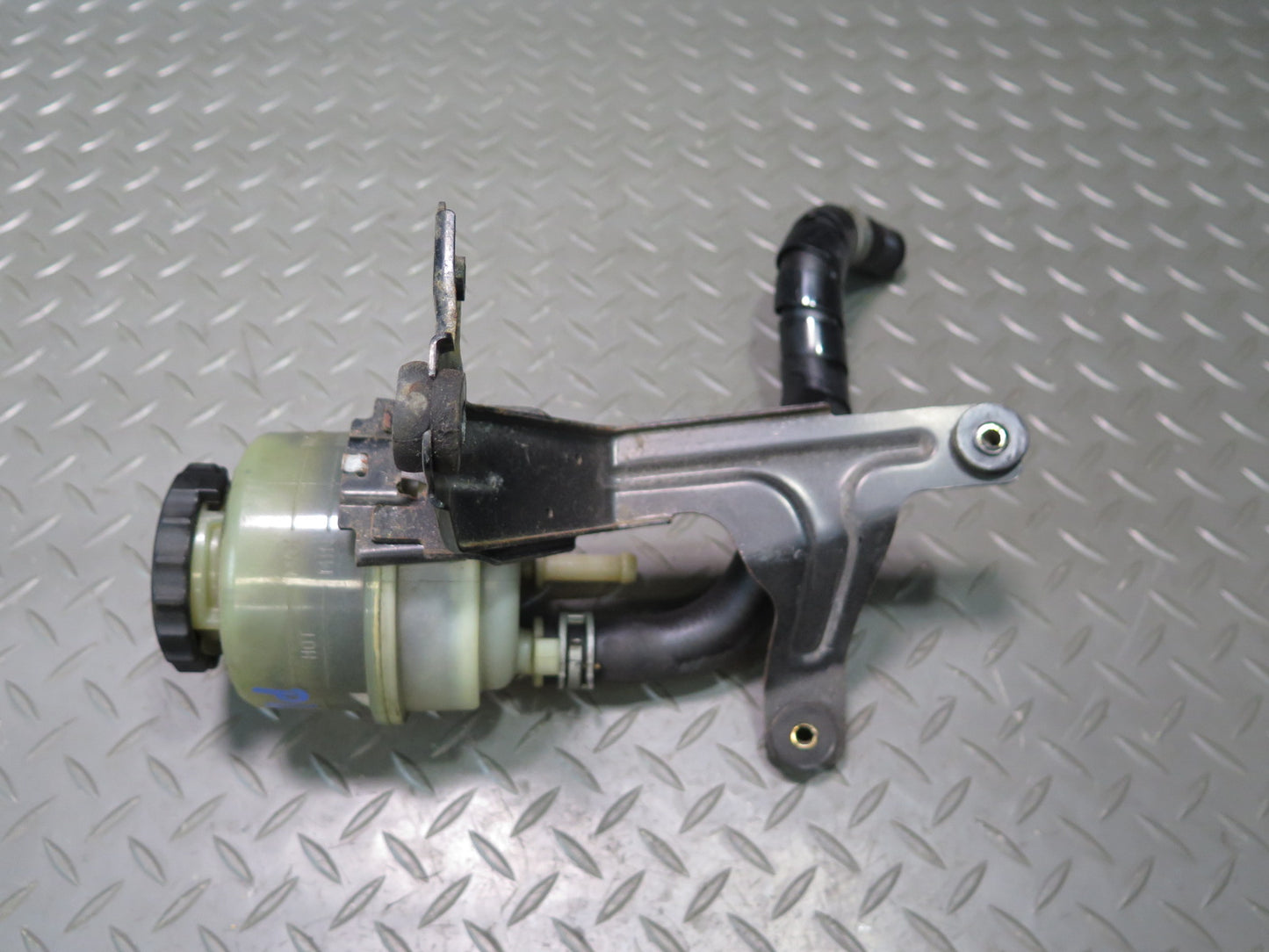 98-05 Lexus UZS161L GS430 Power Steering Fluid Reservoir Bottle Tank w Hose OEM