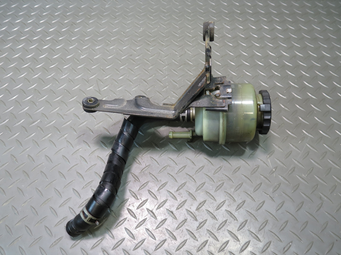 98-05 Lexus UZS161L GS430 Power Steering Fluid Reservoir Bottle Tank w Hose OEM