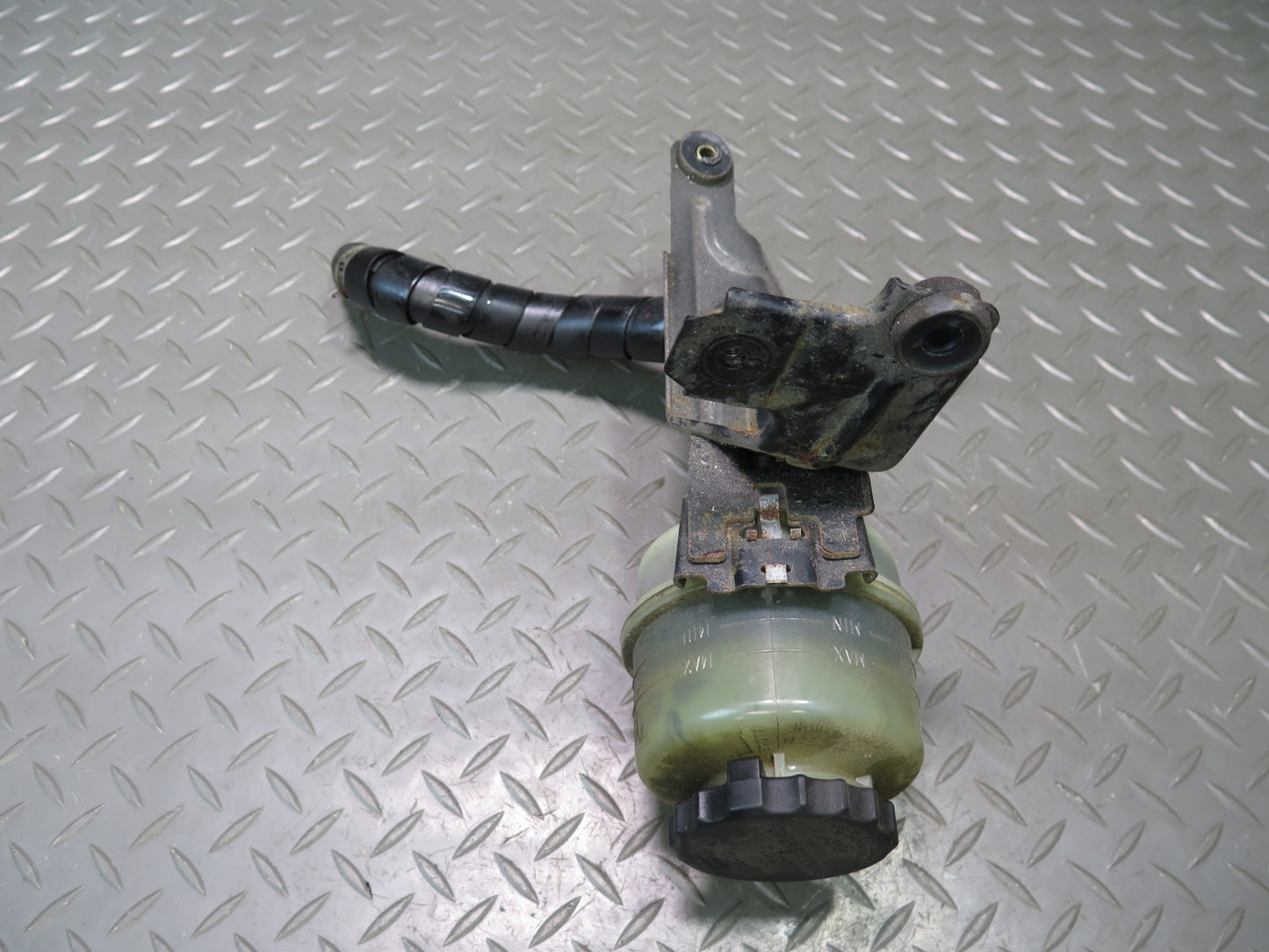 98-05 Lexus UZS161L GS430 Power Steering Fluid Reservoir Bottle Tank w Hose OEM