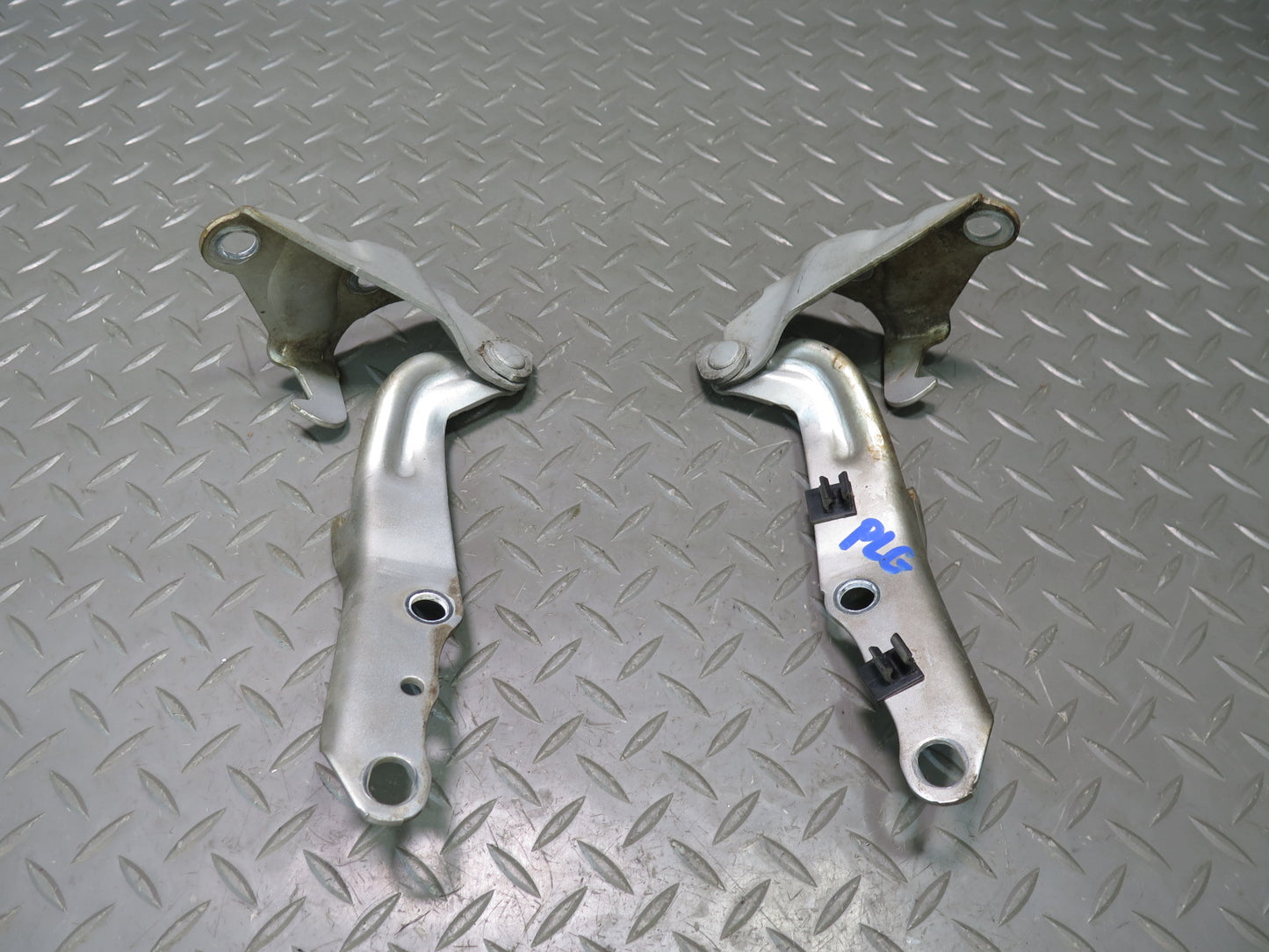 98-05 Lexus UZS161L GS430 GS400 GS300 Set of 2 Front Left & Right Hood Hinge OEM