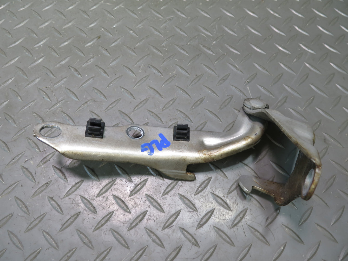 98-05 Lexus UZS161L GS430 GS400 GS300 Set of 2 Front Left & Right Hood Hinge OEM