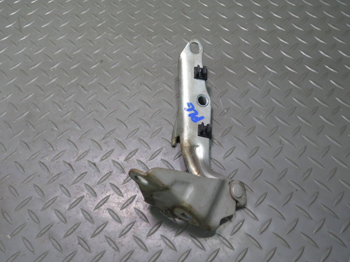 98-05 Lexus UZS161L GS430 GS400 GS300 Set of 2 Front Left & Right Hood Hinge OEM