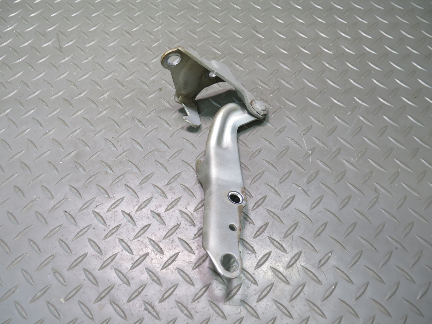 98-05 Lexus UZS161L GS430 GS400 GS300 Set of 2 Front Left & Right Hood Hinge OEM