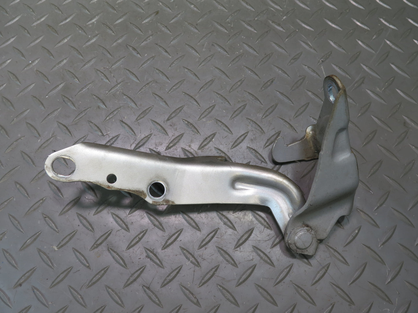 98-05 Lexus UZS161L GS430 GS400 GS300 Set of 2 Front Left & Right Hood Hinge OEM