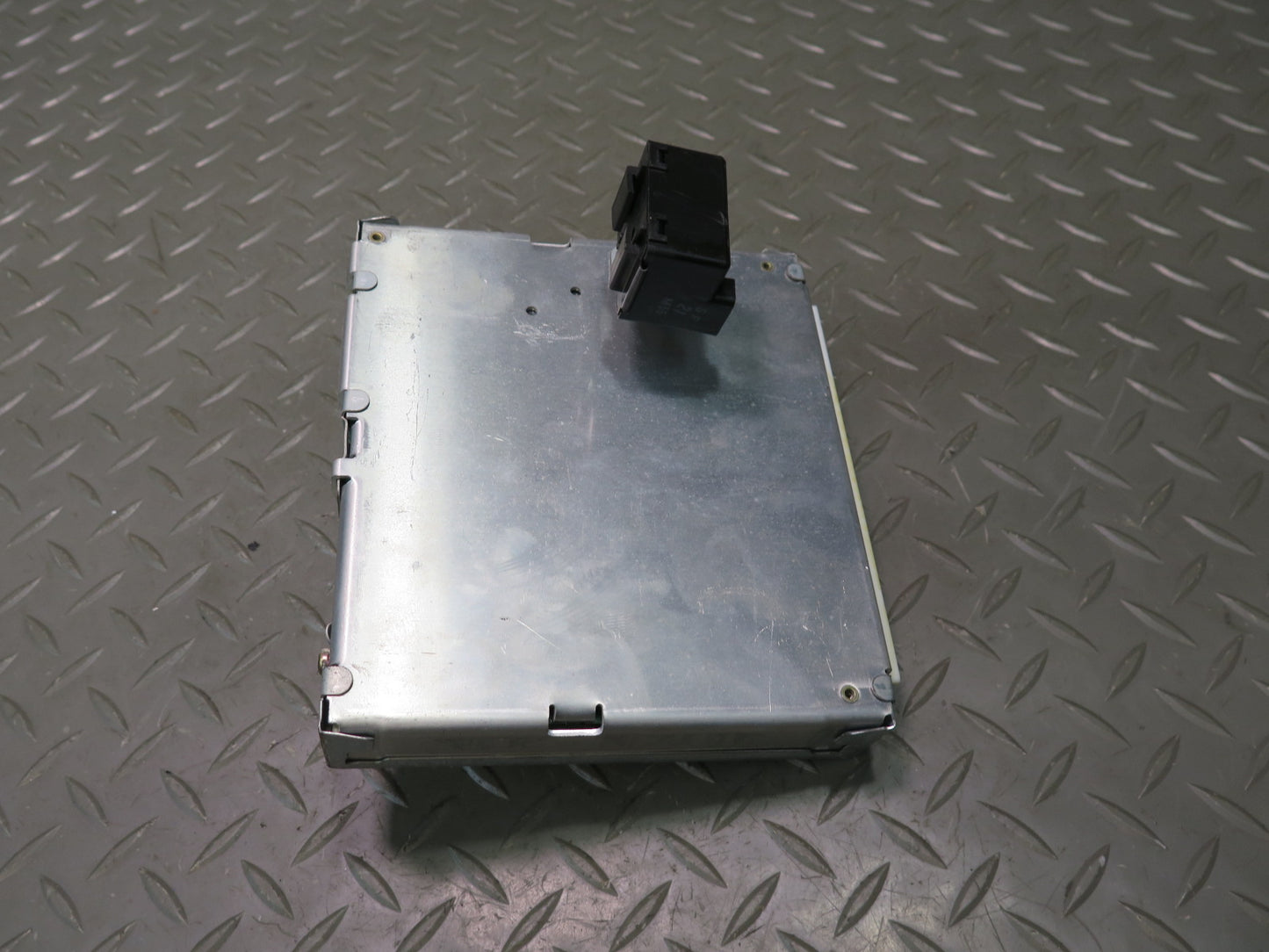 01-05 Lexus JZS160L GS430 GS300 ABS TRC VSC Control Module Unit 89540-30392 OEM